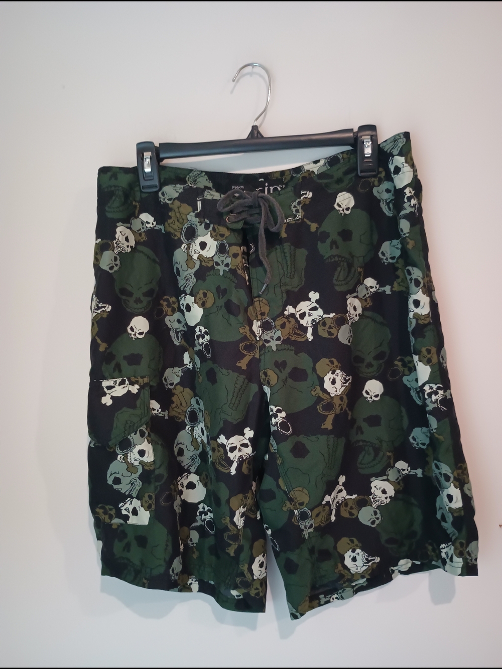 Sarin Mens Board Shorts Sz 32 Green Black Camo Skull Crossbones Swim Trunks Y2K